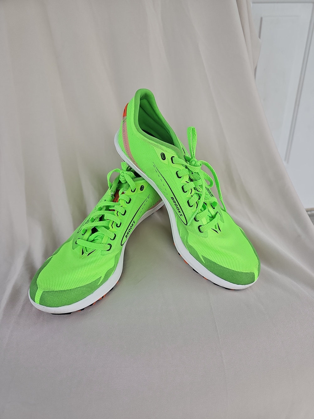 Brooks Men/Women's Bright Green Lightweight  Cross Running Shoes With Spikes